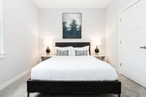 CozySuites Music Row Stunning 2BR -free parking 05